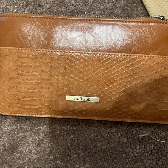 Mint condition Patricia nash handbag and wallet set, comes in dust bag. - Picture 8 of 8